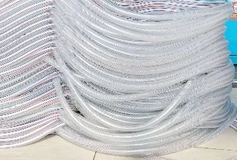 أنابيب مضادة للكسور غير واضحة مرنة للماء أنابيب ملفوفة من البروتيكس لغسيل السيارات في الحديقة